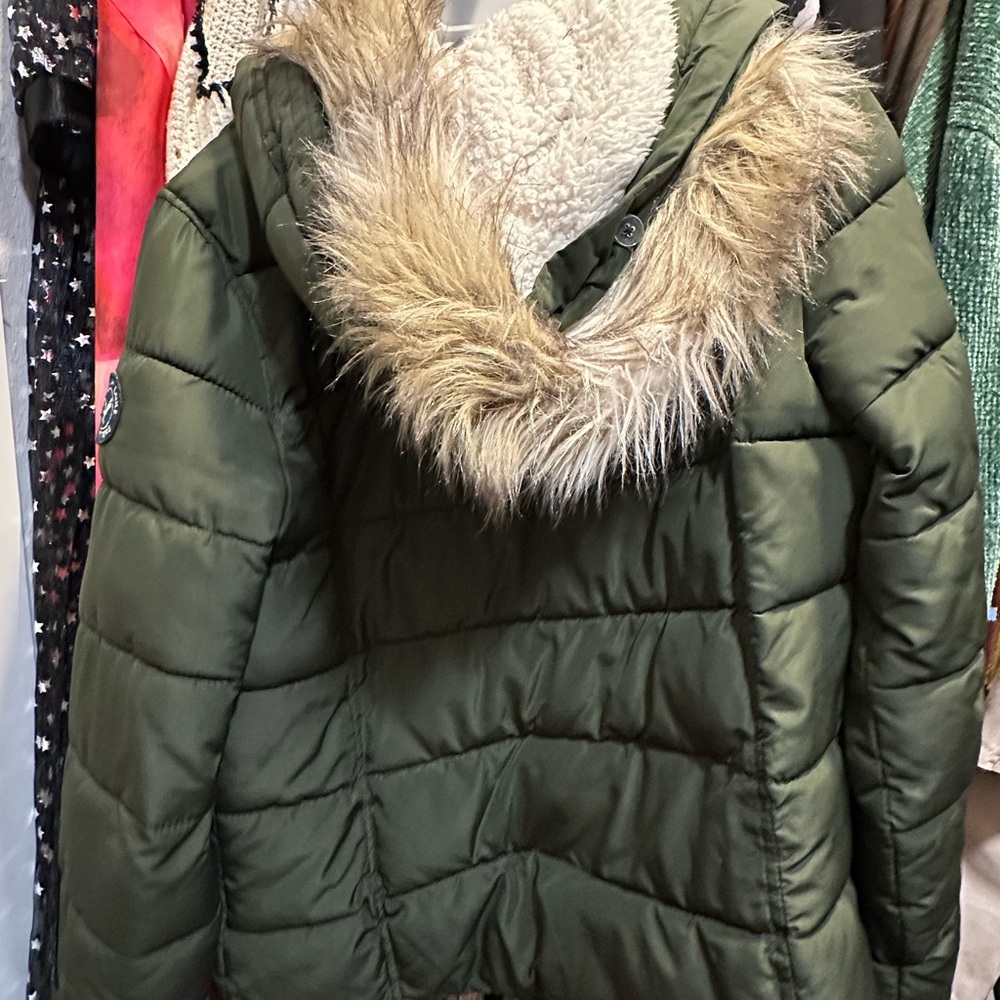 American Eagle Outfitters Khaki Puffer Jacket - Picture 4 of 4